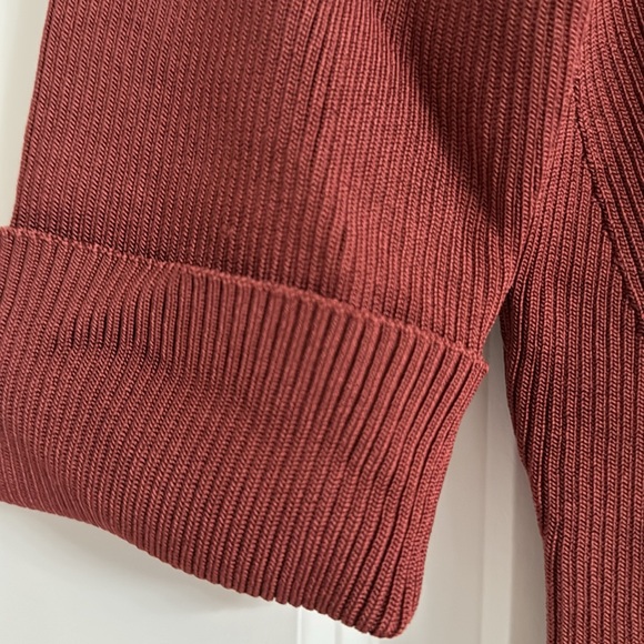 Like new lightweight sweater. - Picture 3 of 7